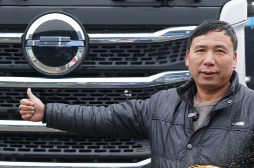 低油耗、高舒適、服務(wù)及時(shí)，綠通、冷鏈運(yùn)輸就選北京重卡！