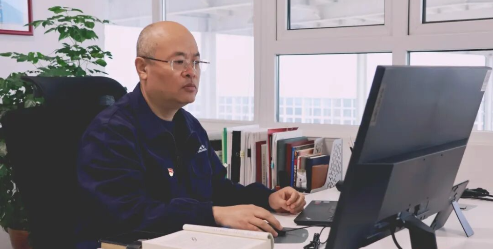 喜報(bào)|北汽重卡副總經(jīng)理魏本華榮獲“常州市勞動(dòng)模范”榮譽(yù)稱號(hào)